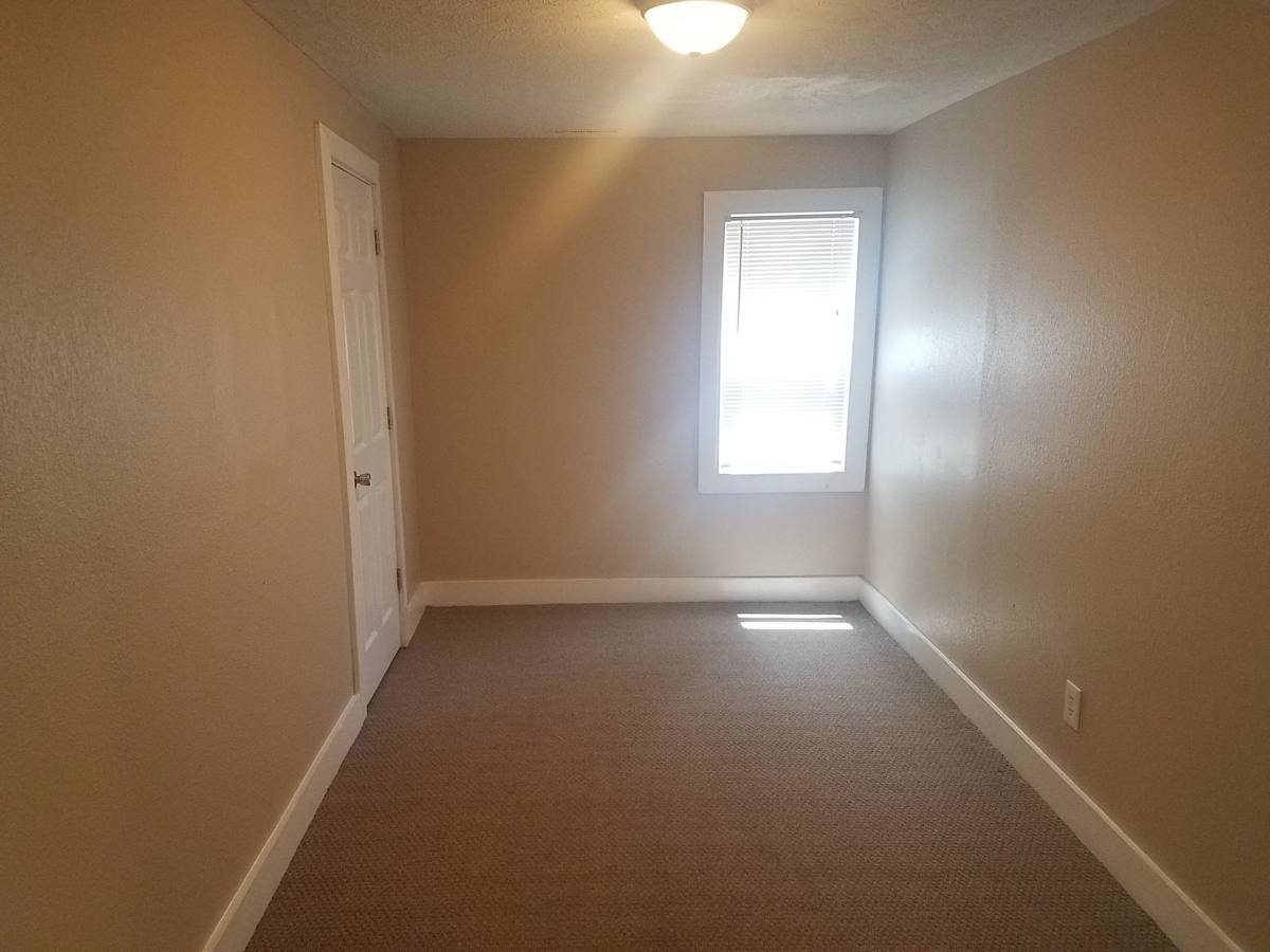 Apartment for rent at 916 Hill St, South Bend, IN 46617