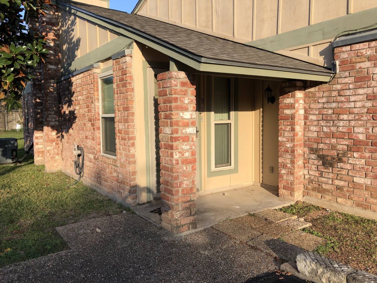 Townhouse for rent at 914 W Meadowmere Lane, Austin, TX 78758