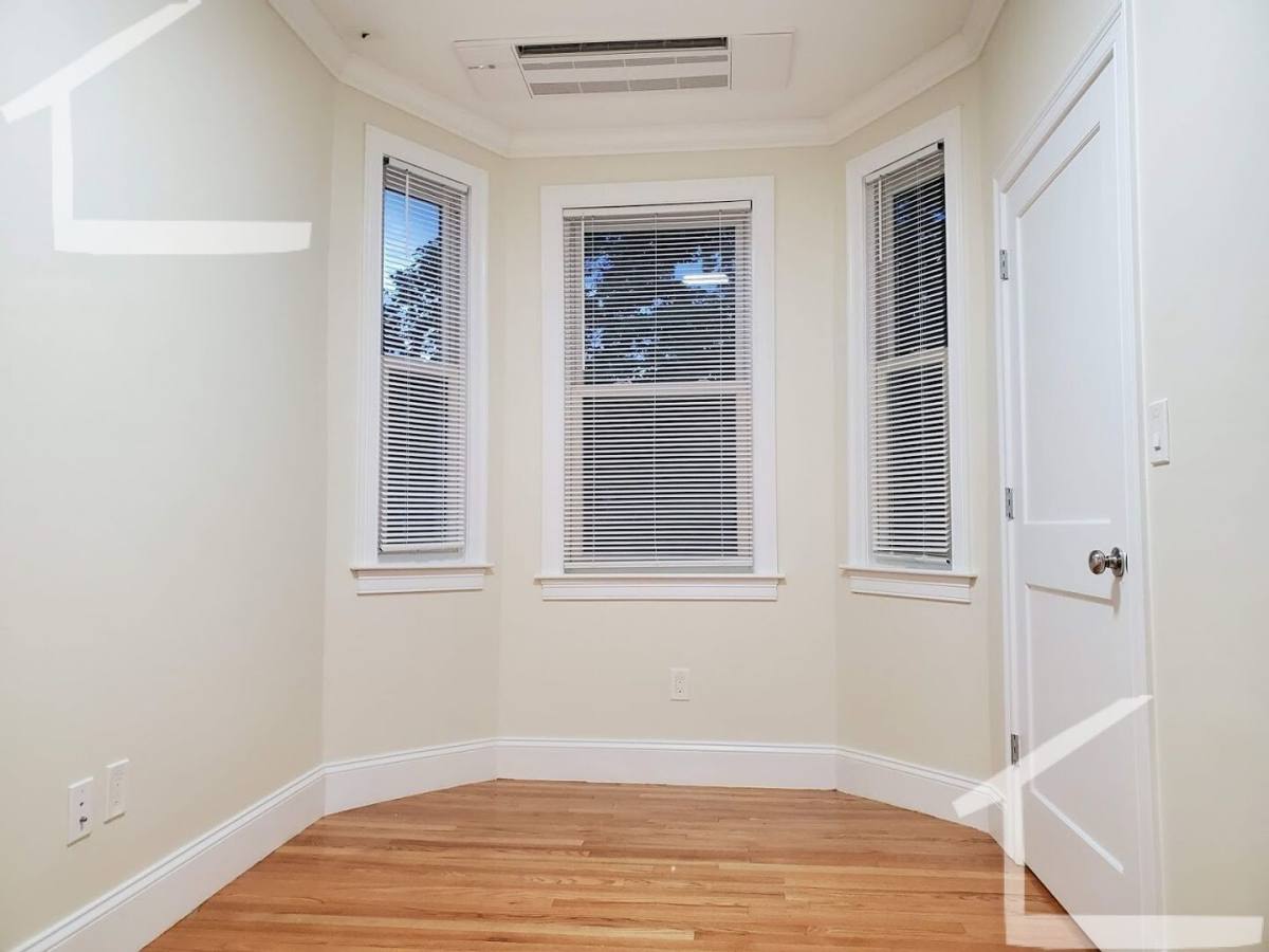 Apartment for rent at 12 Harris St #2, Brookline, MA 02446