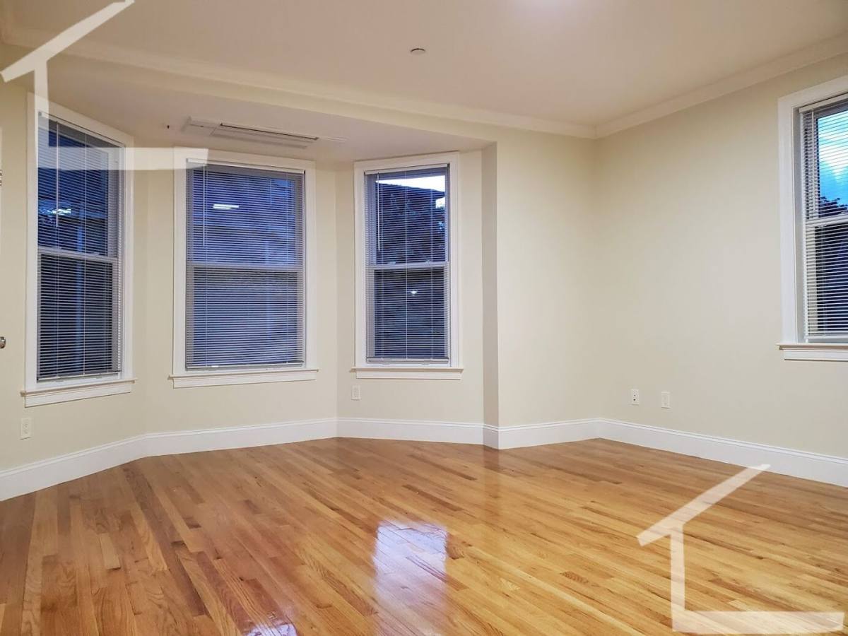 Apartment for rent at 12 Harris St #2, Brookline, MA 02446