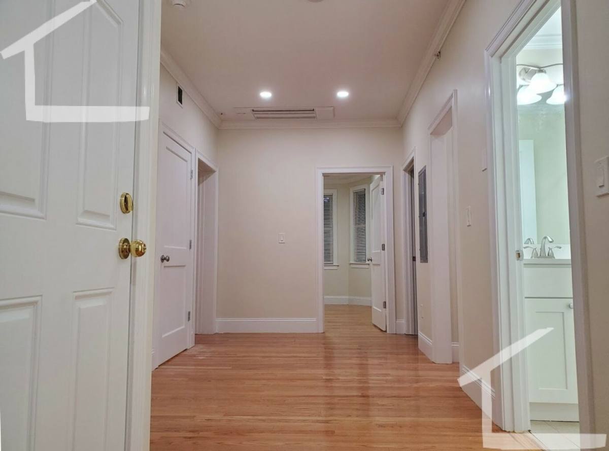Apartment for rent at 12 Harris St #2, Brookline, MA 02446