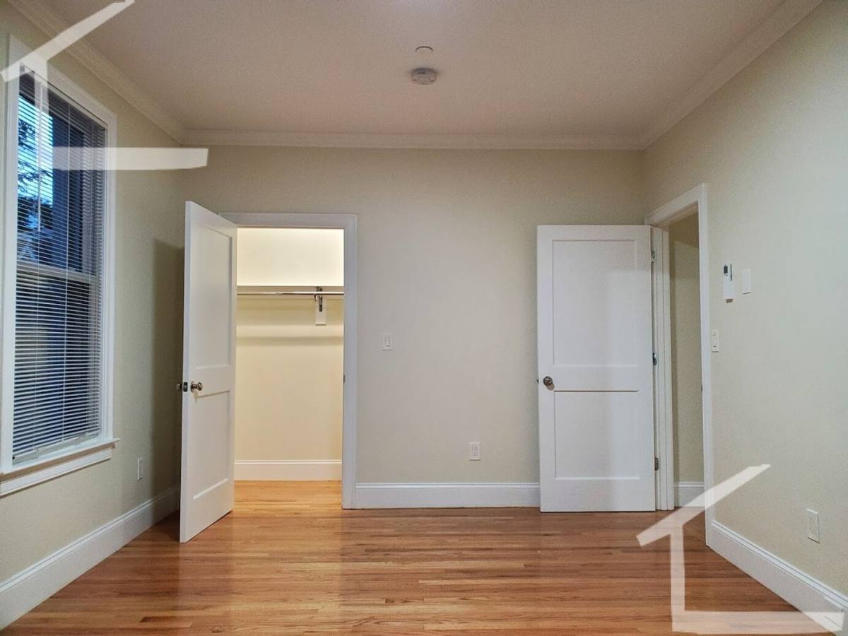 Apartment for rent at 12 Harris St #2, Brookline, MA 02446