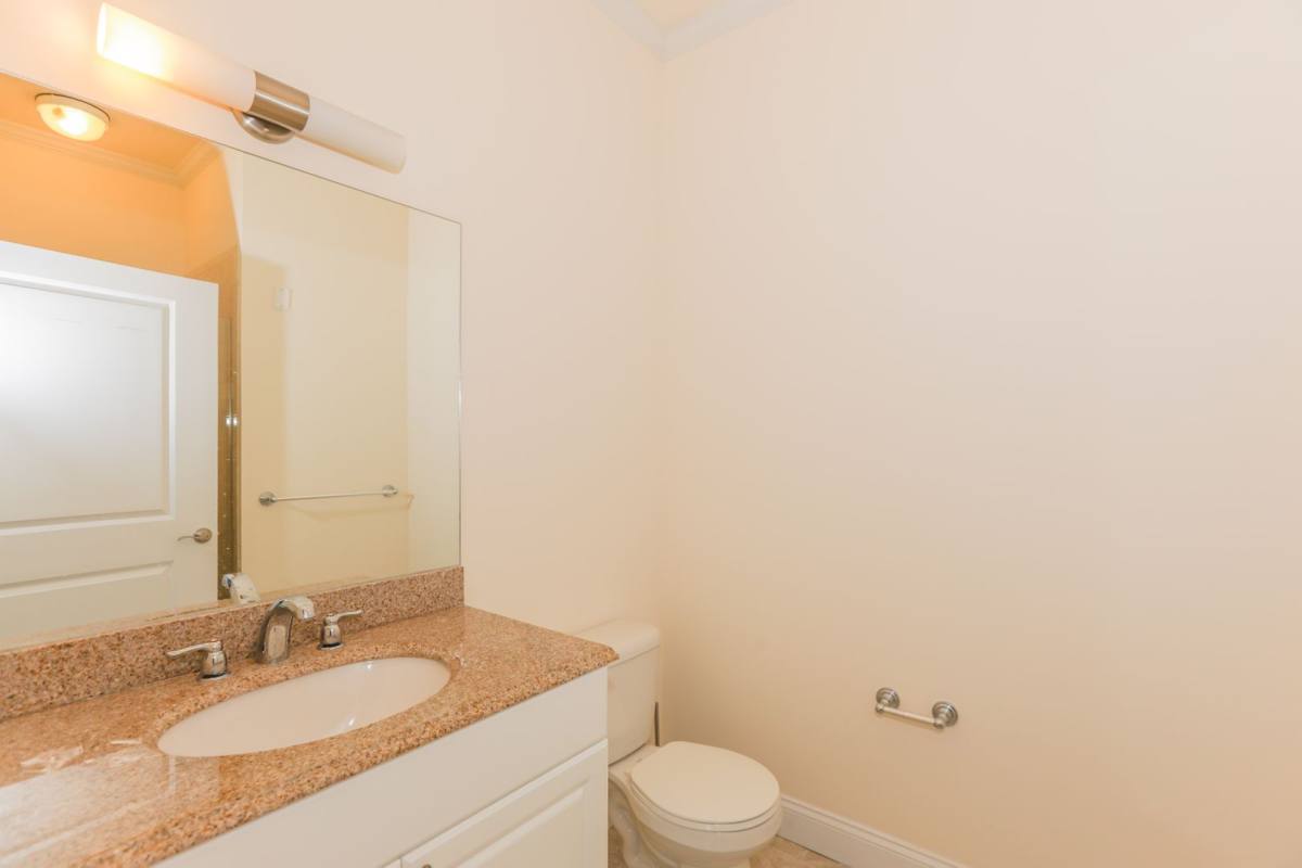 Apartment for rent at 5 Main St, Edgewater, NJ 07020