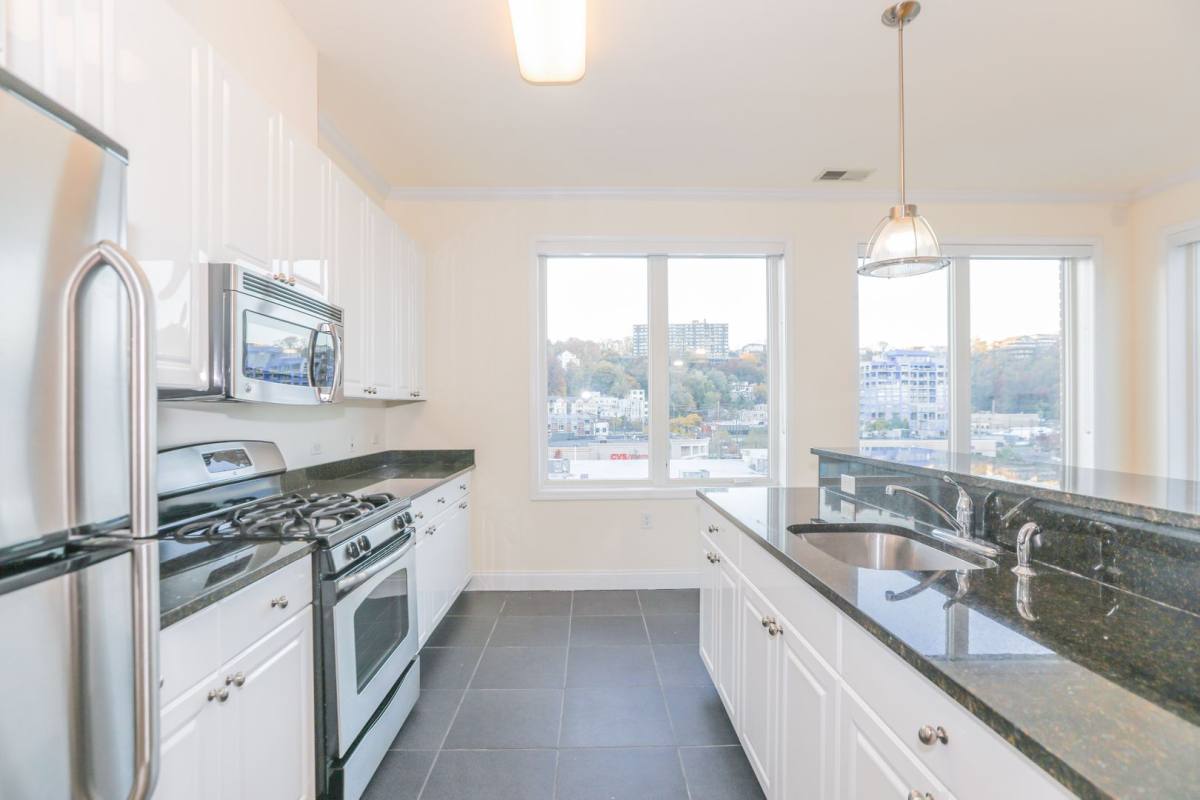 Apartment for rent at 5 Main St, Edgewater, NJ 07020
