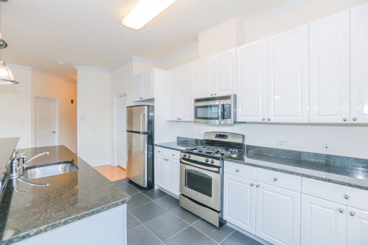 Apartment for rent at 5 Main St, Edgewater, NJ 07020