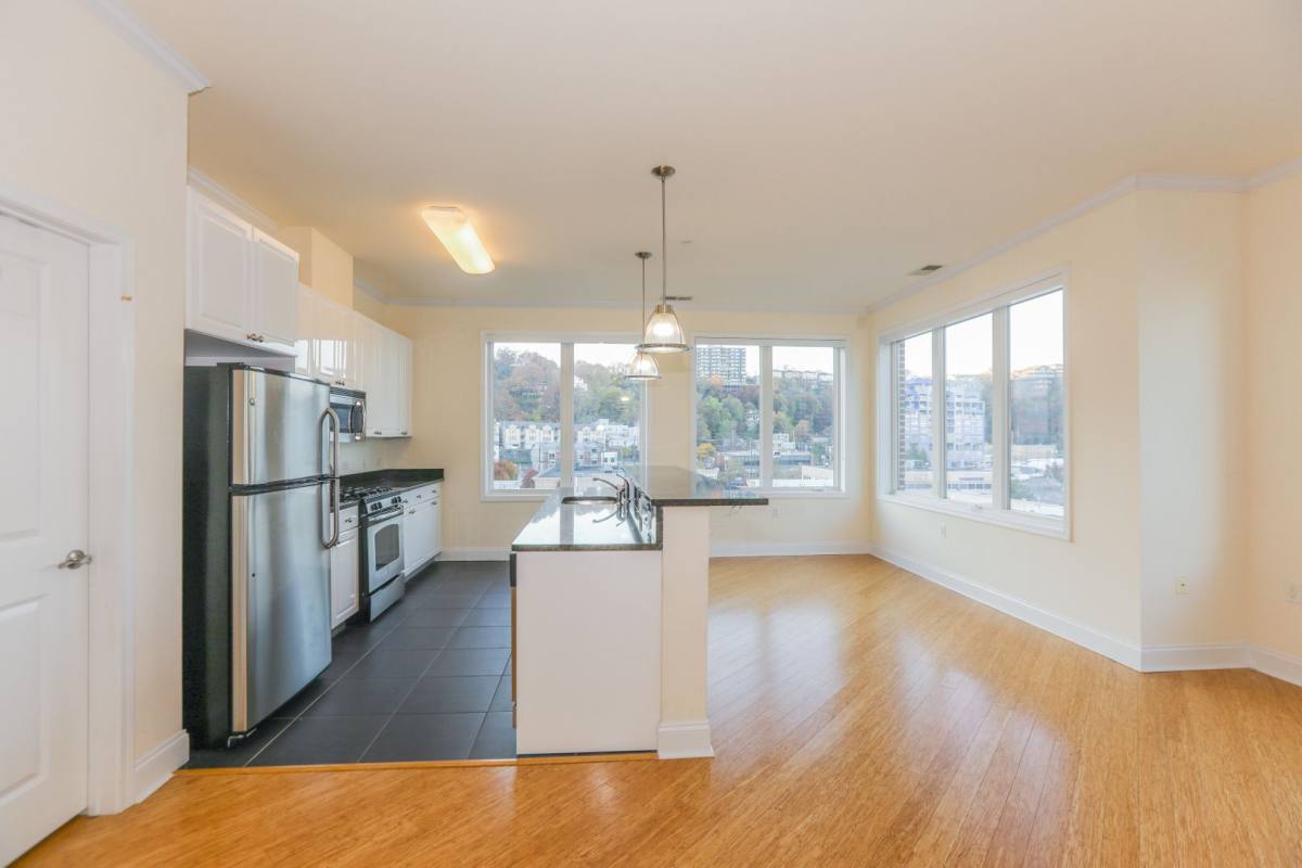 Apartment for rent at 5 Main St, Edgewater, NJ 07020
