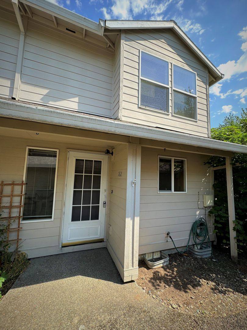House for rent at 762 SW 206th Place, Beaverton, OR 97006