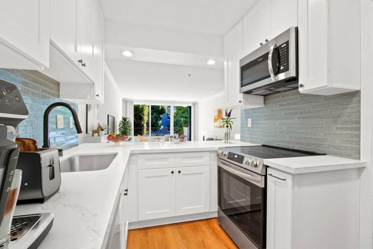 Apartment for rent at 315 Montana Ave, Santa Monica, CA 90403