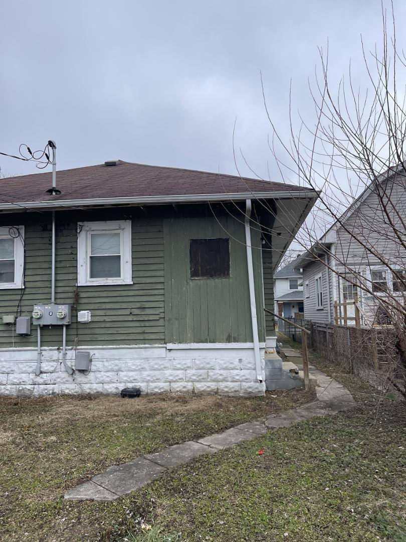 Apartment for rent at Woods Oakland Park, 850 N Dearborn St, Indianapolis, IN 46201