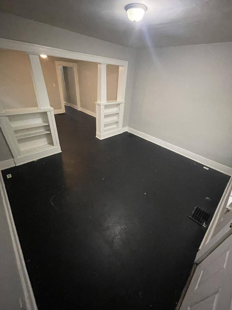 Apartment for rent at Woods Oakland Park, 850 N Dearborn St, Indianapolis, IN 46201