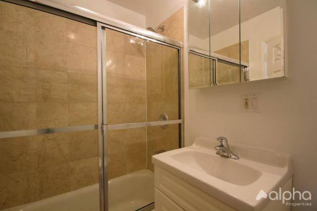 Townhouse for rent at 350 E 19th St #3A, New York, NY 10003