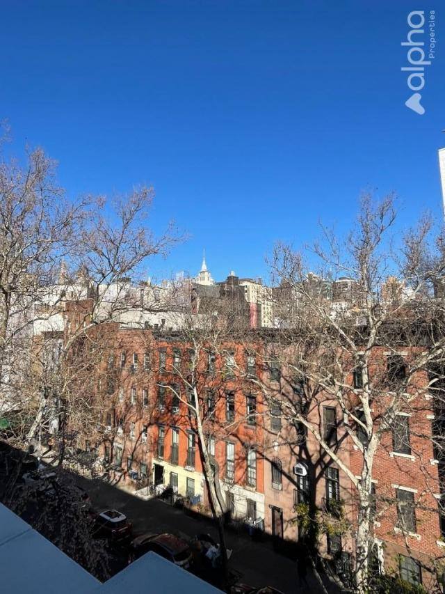 Townhouse for rent at 350 E 19th St #3A, New York, NY 10003