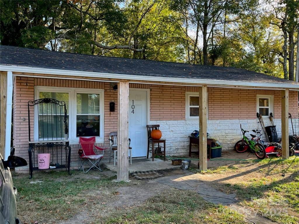 House for rent at 104 E Old Post Rd, Cherryville, NC 28021
