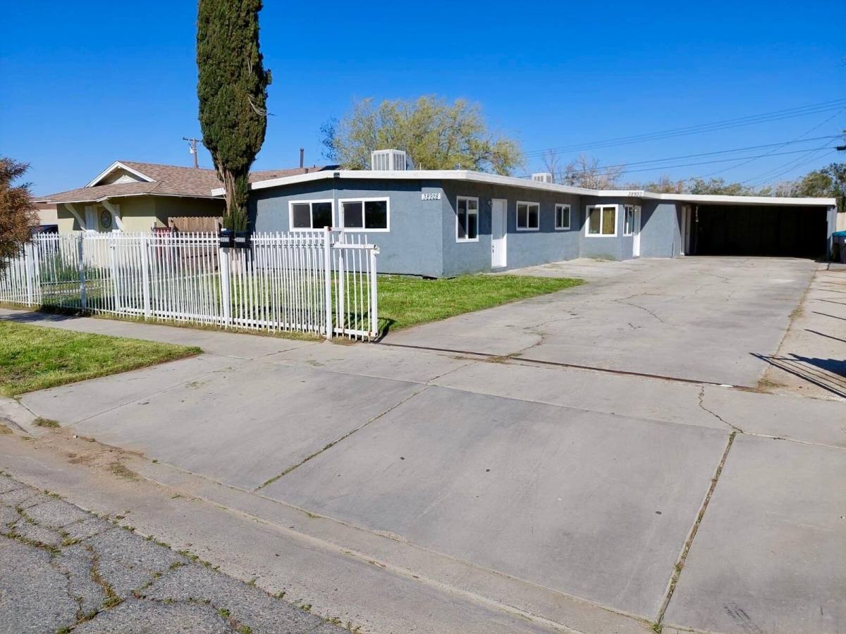 House for rent at 38930 9th St E, Palmdale, CA 93550