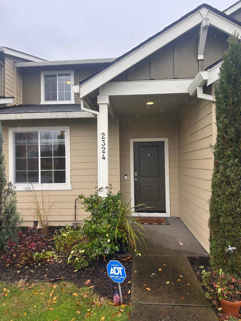Townhouse for rent at 2324 SE Palmquist Rd, Gresham, OR 97080