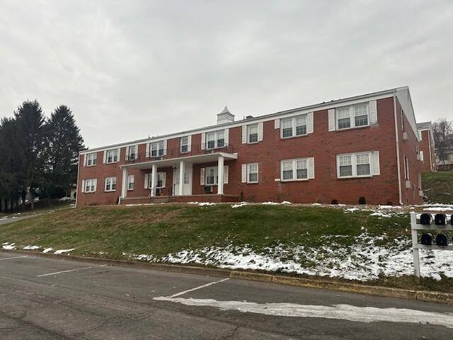 Townhouse for rent at 915 Country Club Dr, Bloomsburg, PA 17815