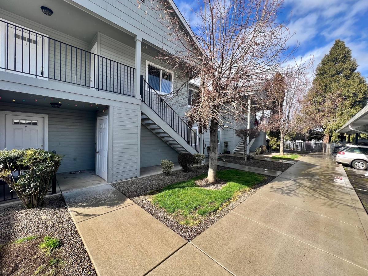Apartment for rent at Countryside Village, 501 Briarwood Dr #6, Central Point, OR 97502