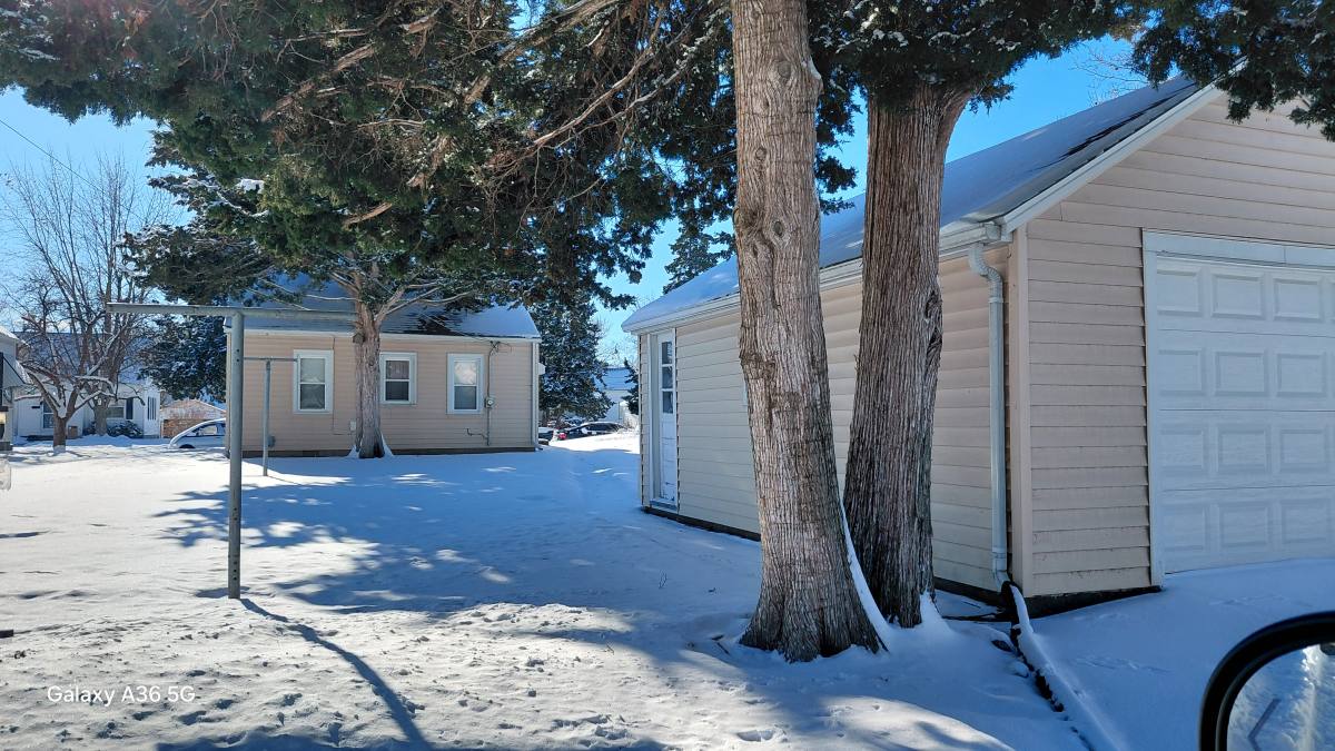 House for rent at 2120 W 17th St, Davenport, IA 52804