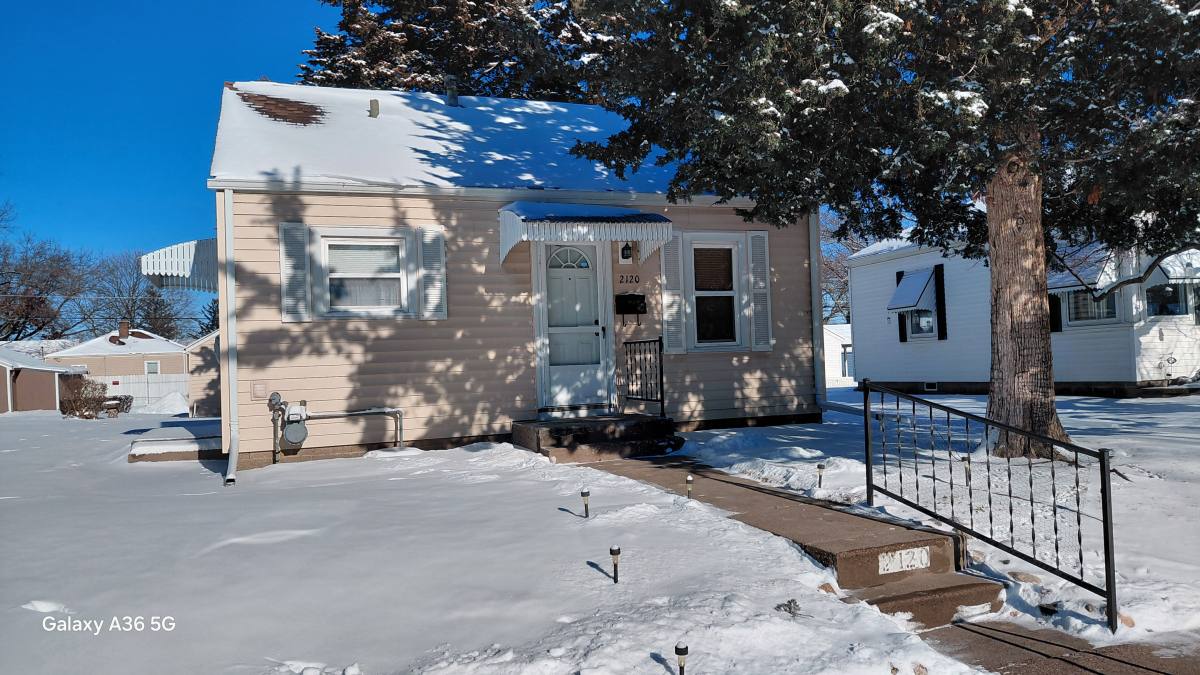 House for rent at 2120 W 17th St, Davenport, IA 52804