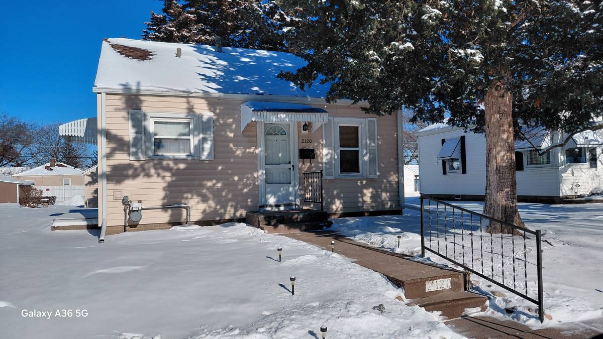 House for rent at 2120 W 17th St, Davenport, IA 52804