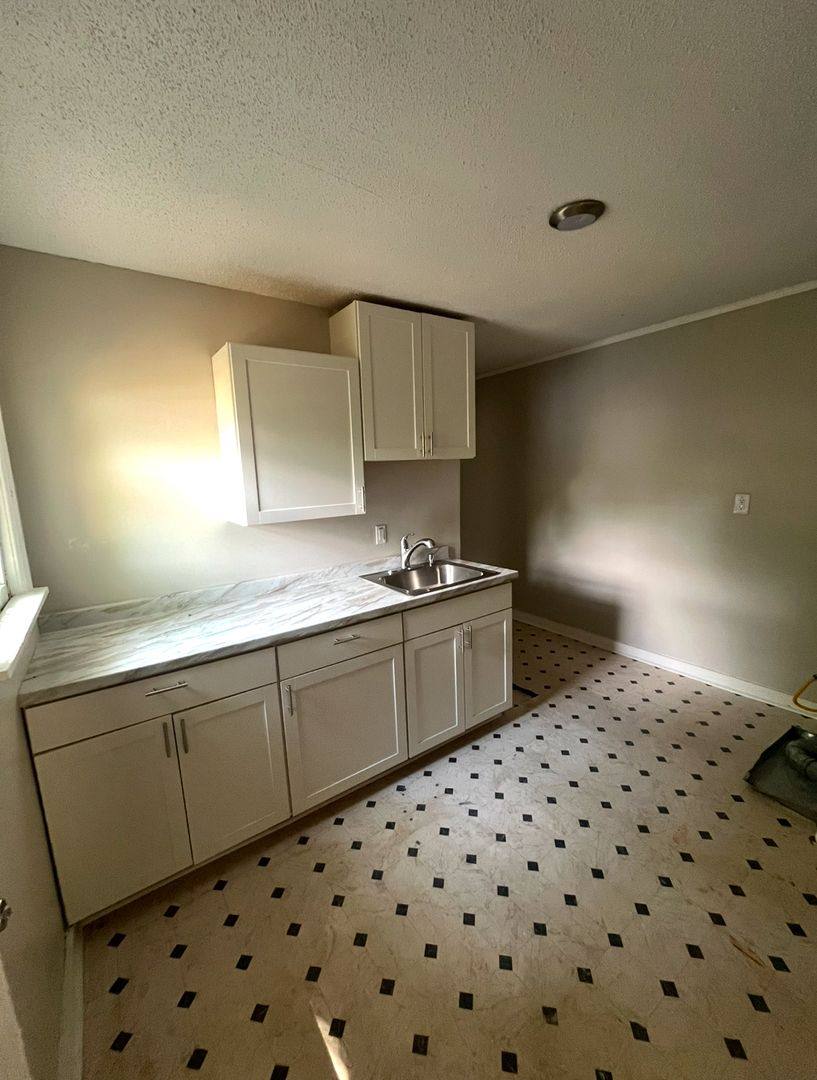 Apartment for rent at 1591 Locust, Memphis, TN 38108