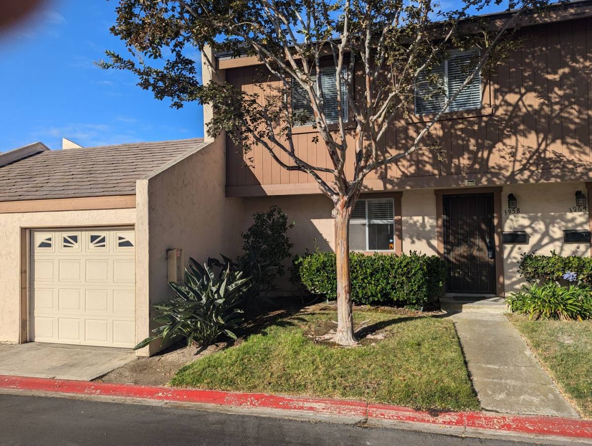 Townhouse for rent at 3958 Caminito Patricia, San Diego, CA 92111