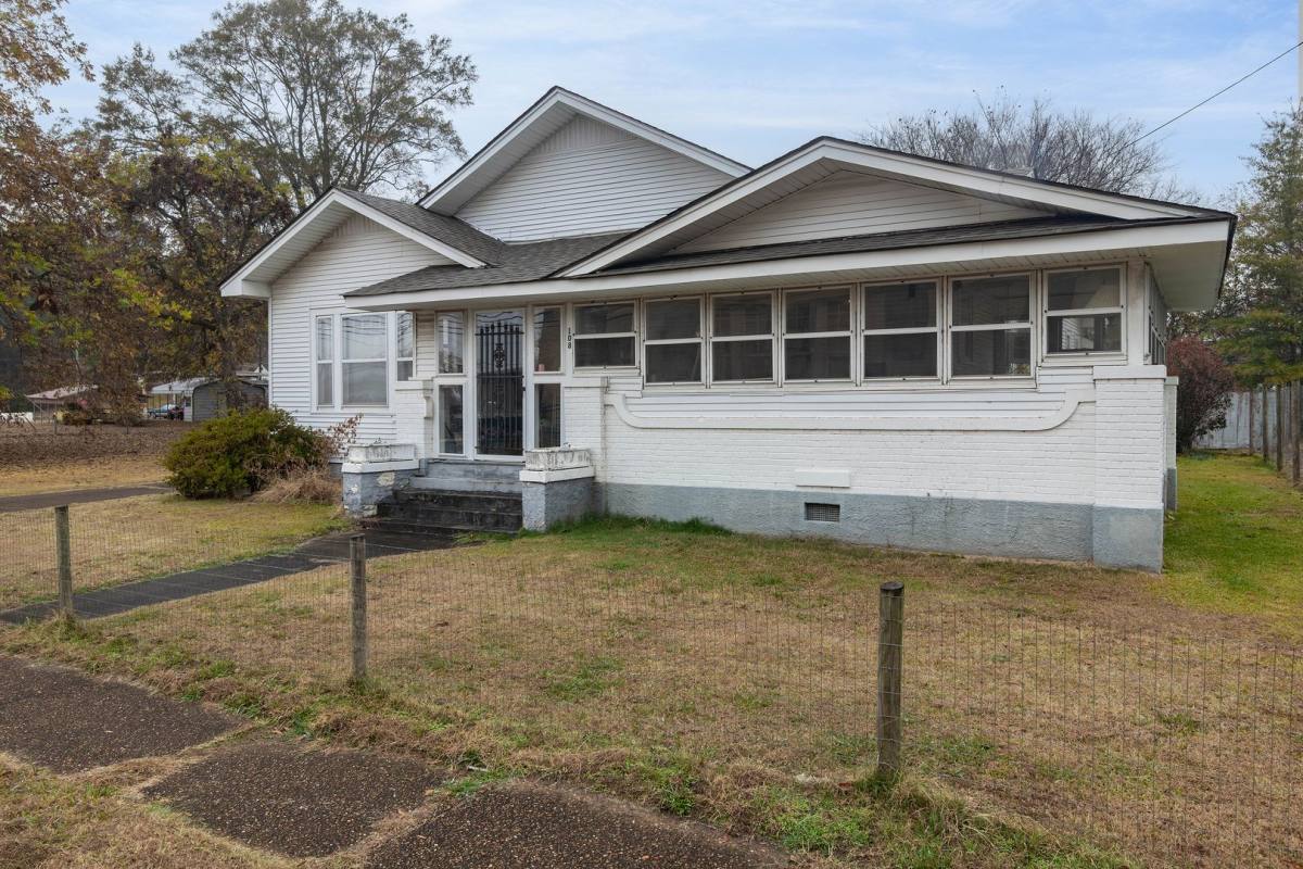 House for rent at 108 Blount St, Water Valley, MS 38965
