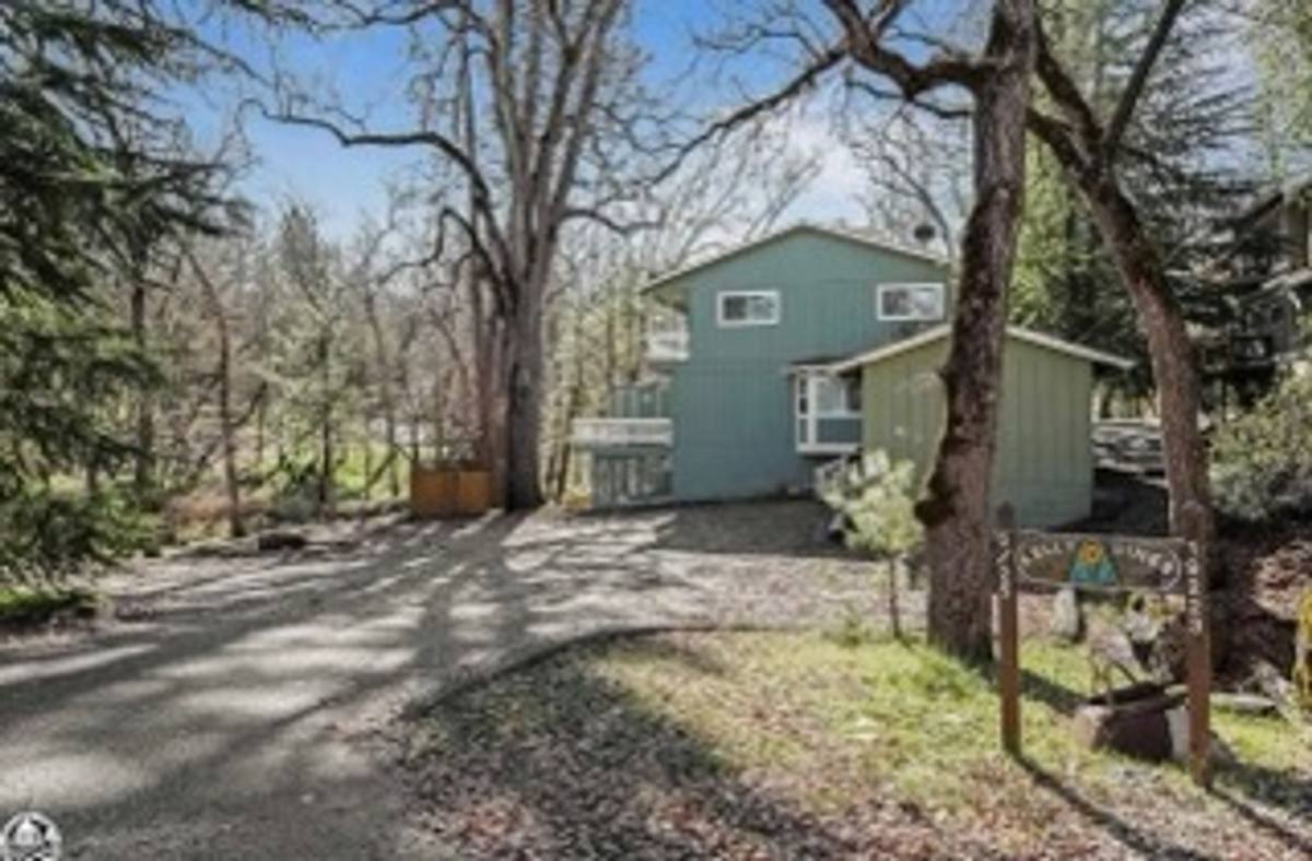 Townhouse for rent at 19223 Salvador Court, Groveland, CA 95321