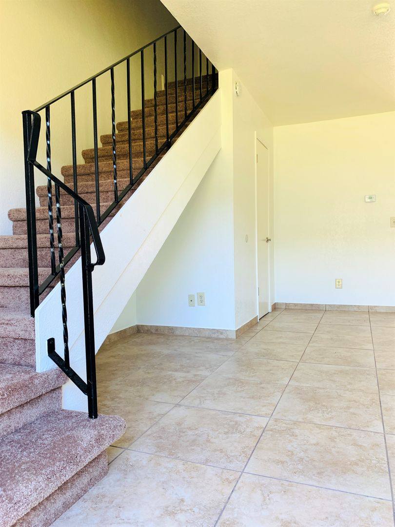 Townhouse for rent at 268 Douglas St, Petaluma, CA 94952