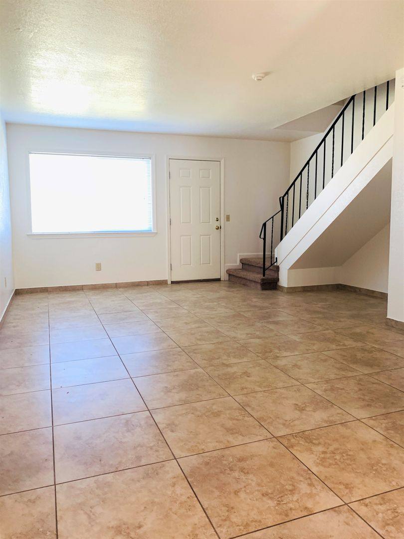 Townhouse for rent at 268 Douglas St, Petaluma, CA 94952