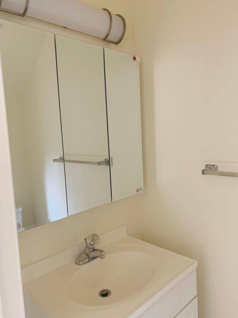 Townhouse for rent at 268 Douglas St, Petaluma, CA 94952
