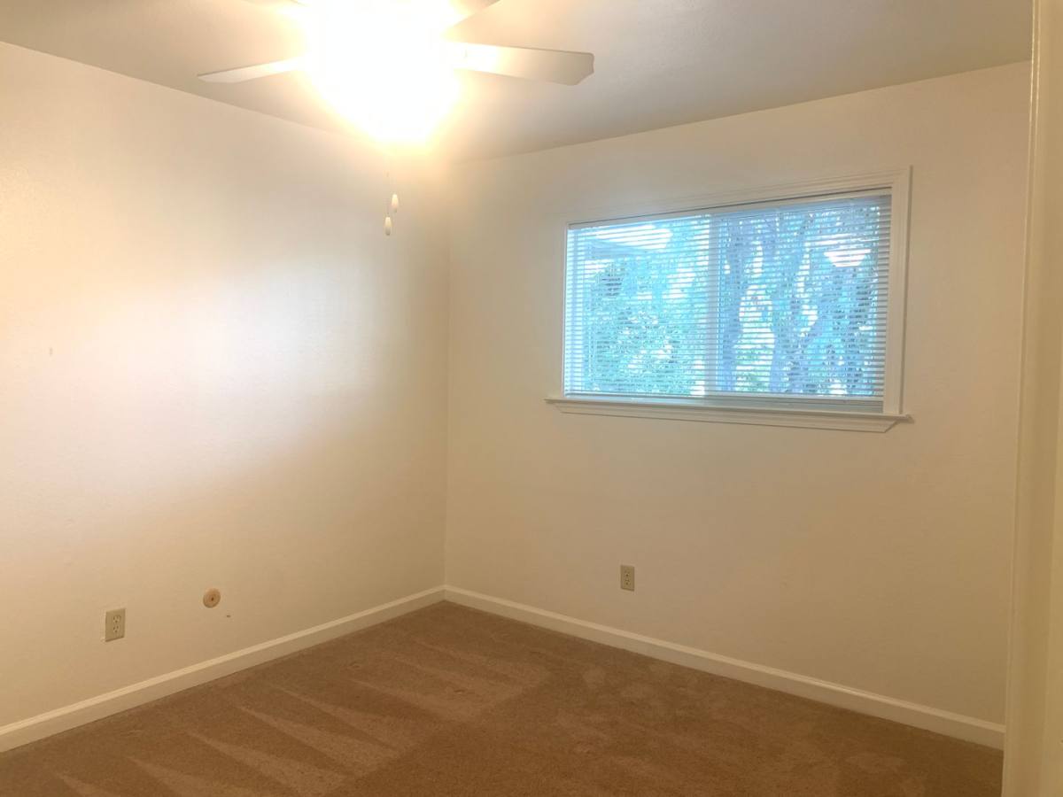 Townhouse for rent at 268 Douglas St, Petaluma, CA 94952