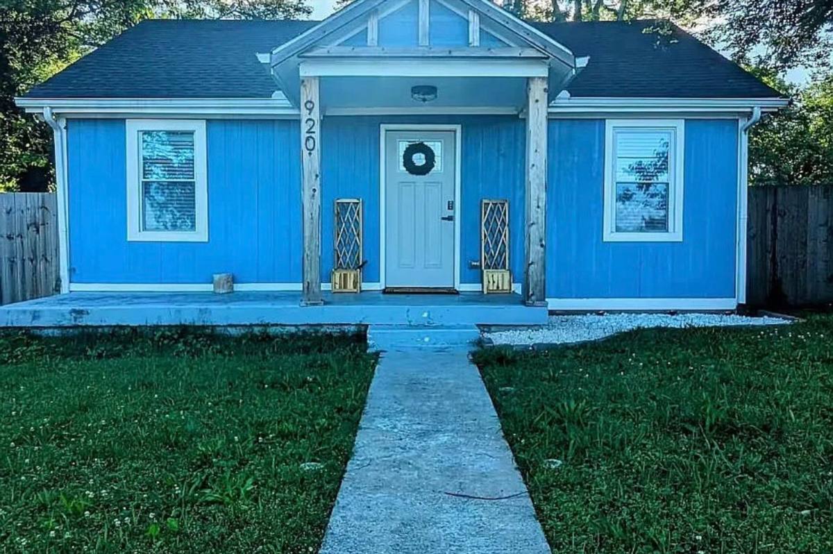 House for rent at 920 N 6th St, Nashville, TN 37207