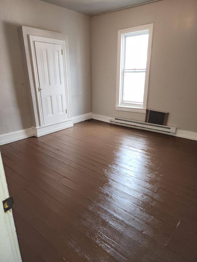 Apartment for rent at 1023 Greenwich St, Reading, PA 19604
