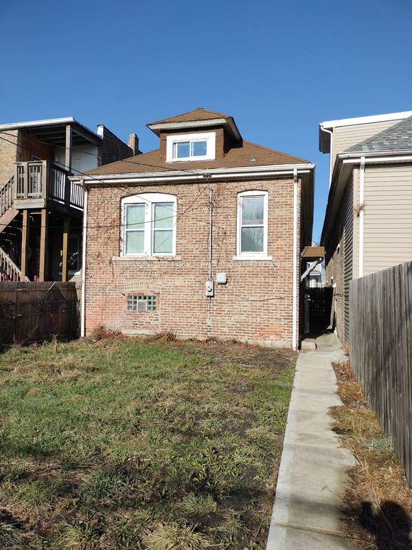 House for rent at 705 E 92nd St, Chicago, IL 60619