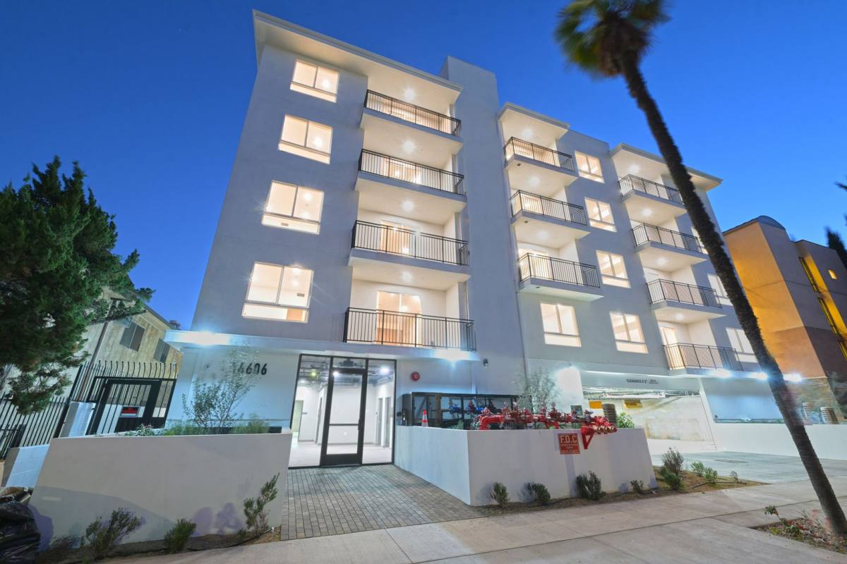 Apartment for rent at 14606 Sylvan St, Van Nuys, CA 91411