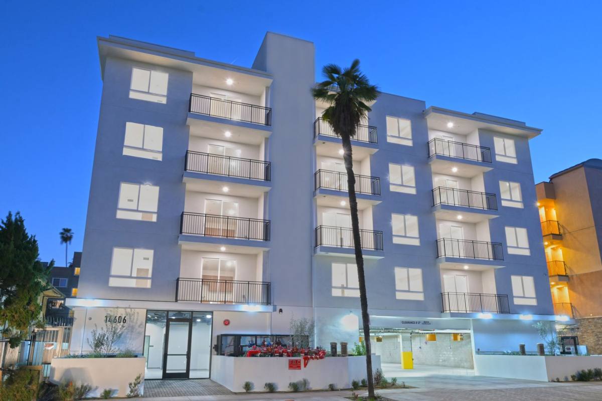 Apartment for rent at 14606 Sylvan St, Van Nuys, CA 91411