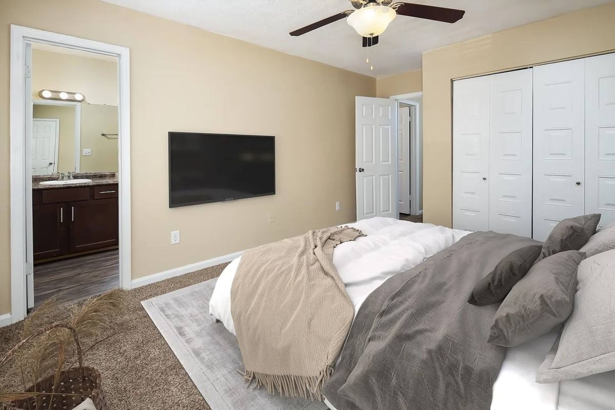 Apartment for rent at 1105 Fountain Lake Dr, Brunswick, GA 31525
