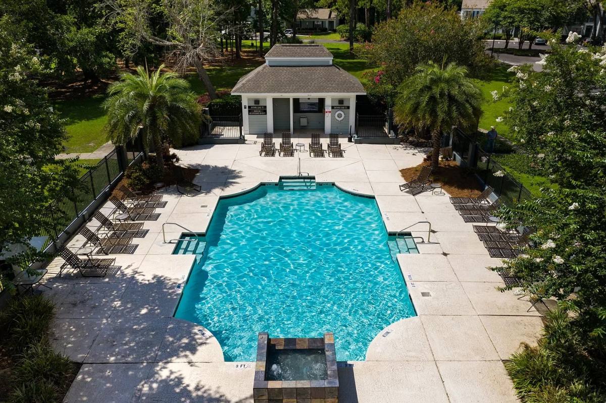 Apartment for rent at 1105 Fountain Lake Dr, Brunswick, GA 31525