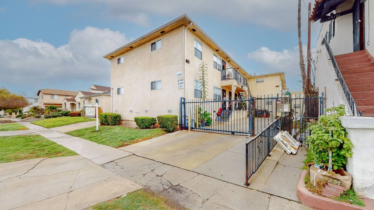 Apartment for rent at 5163-5167 Pickford St, Los Angeles, CA 90019