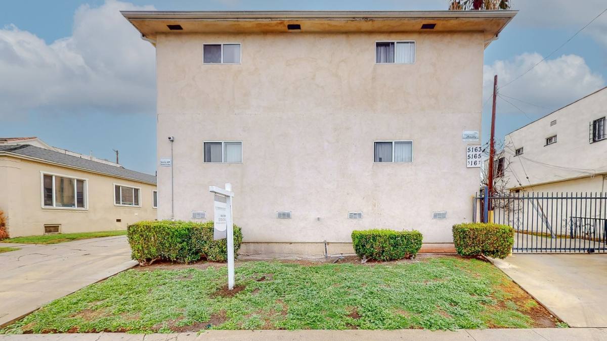Apartment for rent at 5163-5167 Pickford St, Los Angeles, CA 90019