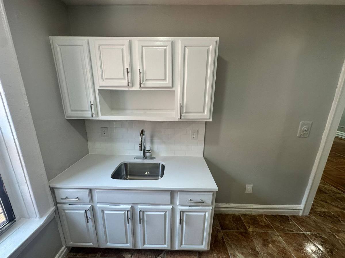 Apartment for rent at 182 N Arlington Ave, East Orange, NJ 07017