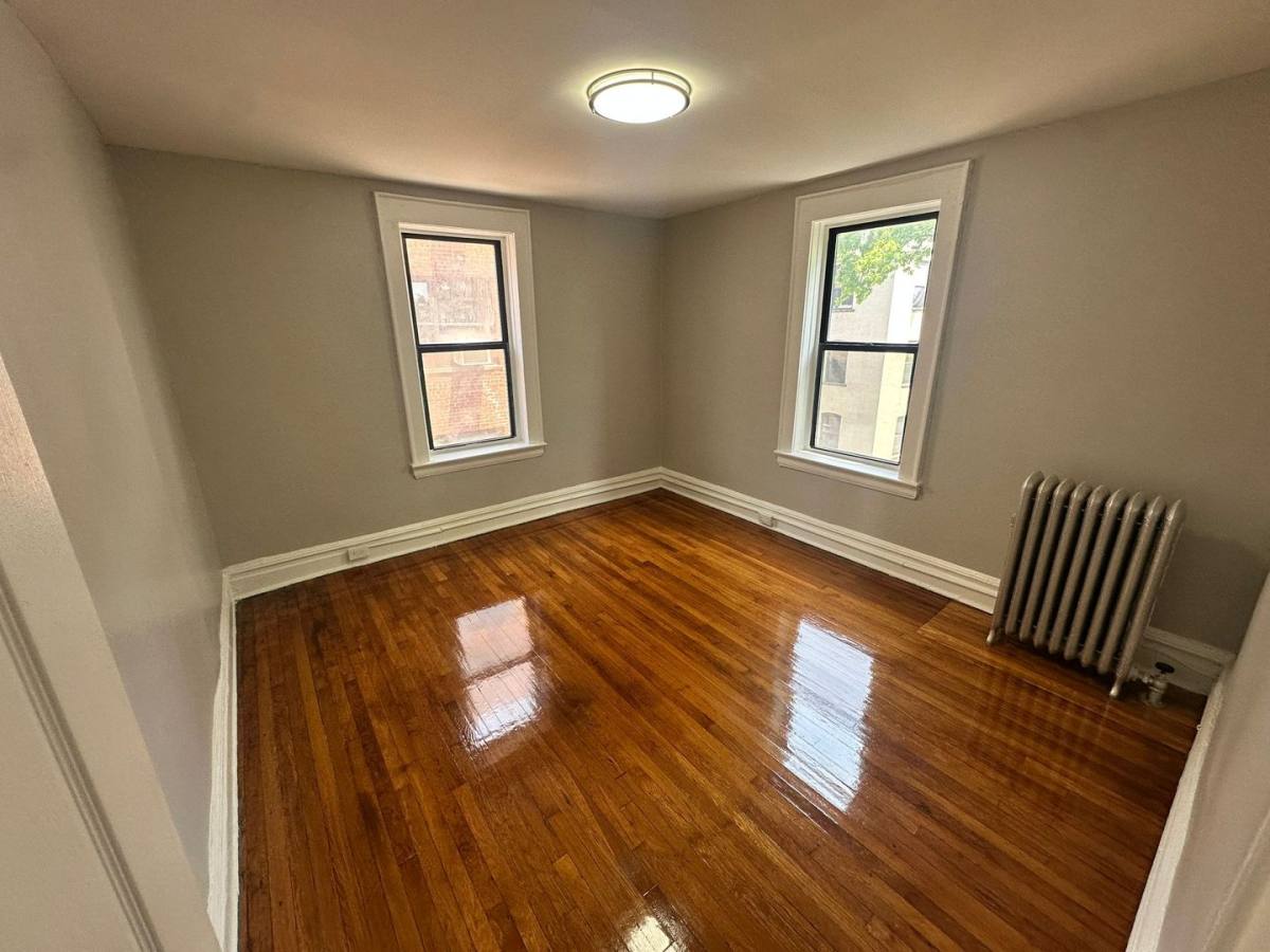 Apartment for rent at 182 N Arlington Ave, East Orange, NJ 07017