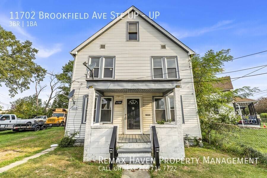 Apartment for rent at 11702 Brookfield Ave #UP, Cleveland, OH 44135