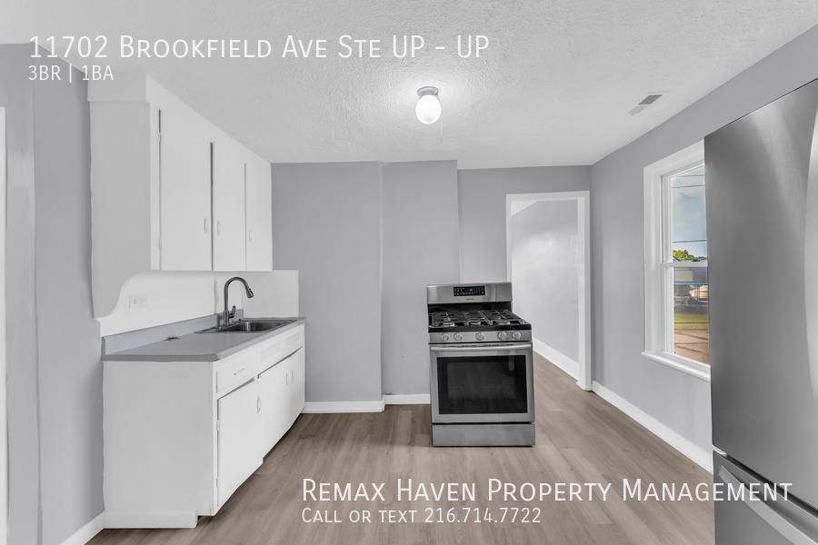 Apartment for rent at 11702 Brookfield Ave #UP, Cleveland, OH 44135