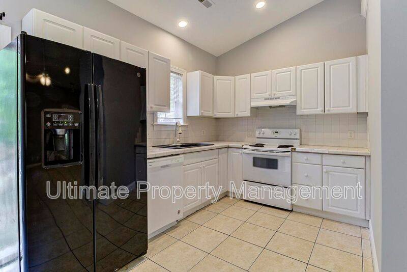House for rent at 220-1 Rose Ave, Wilmington, NC 28403