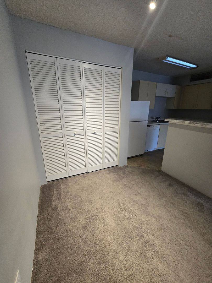 Condo for rent at 300 Lakepointe Dr, Altamonte Springs, FL 32701