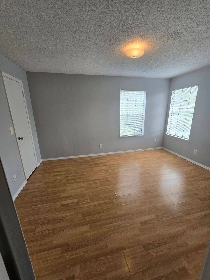 Condo for rent at 300 Lakepointe Dr, Altamonte Springs, FL 32701