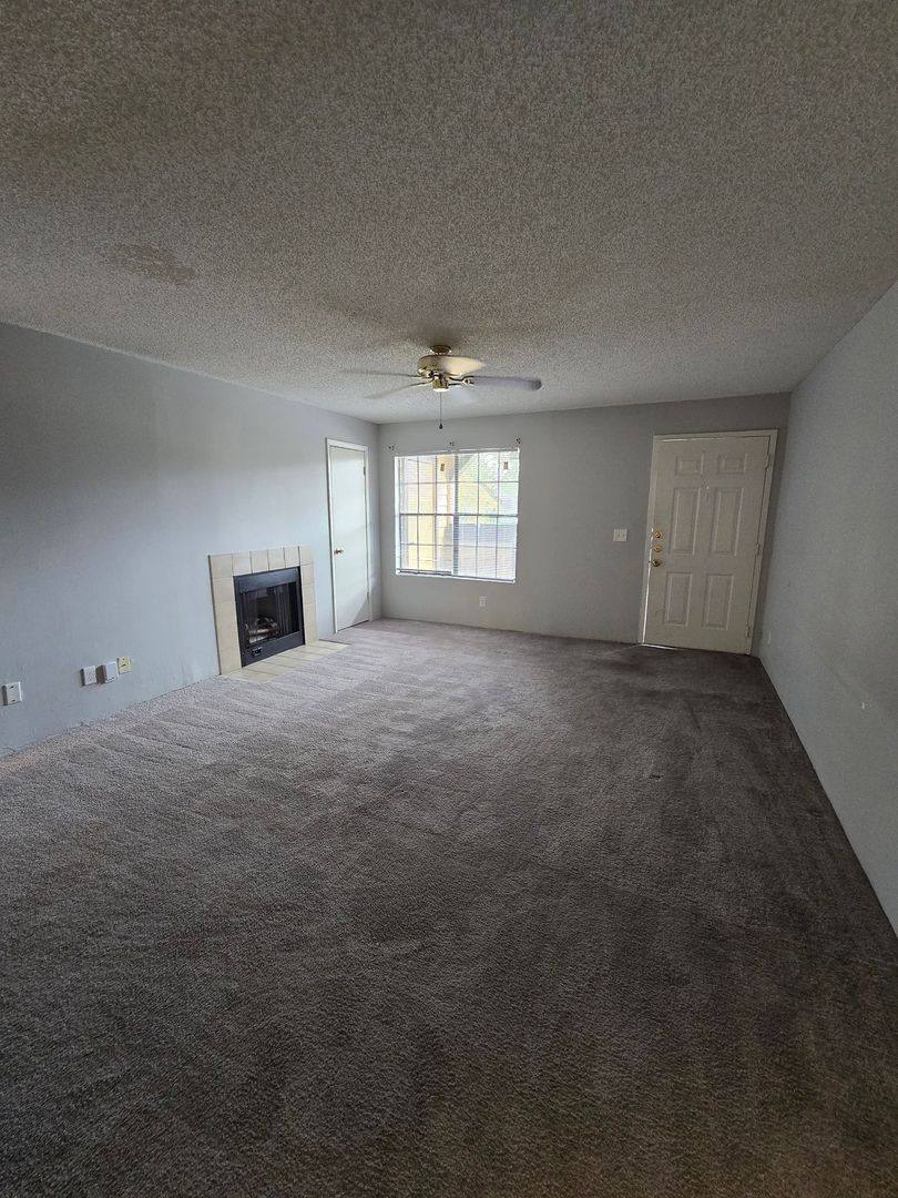 Condo for rent at 300 Lakepointe Dr, Altamonte Springs, FL 32701