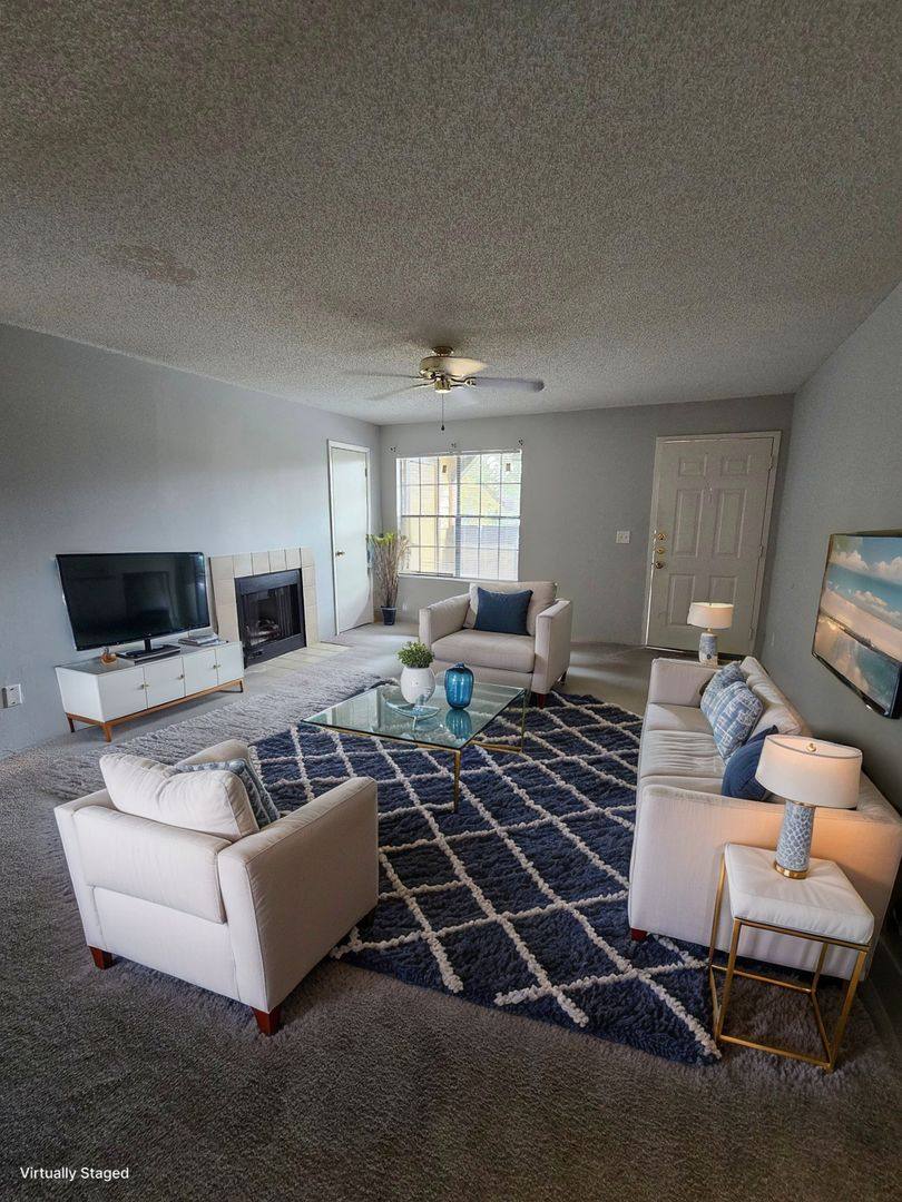 Condo for rent at 300 Lakepointe Dr, Altamonte Springs, FL 32701